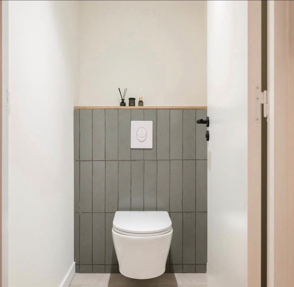 Toilettes de l’appartement à Antibes