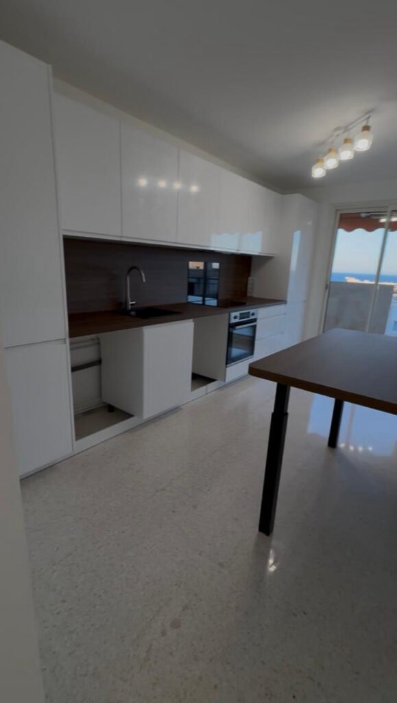 cuisine avant rénovation — appartement à Nice