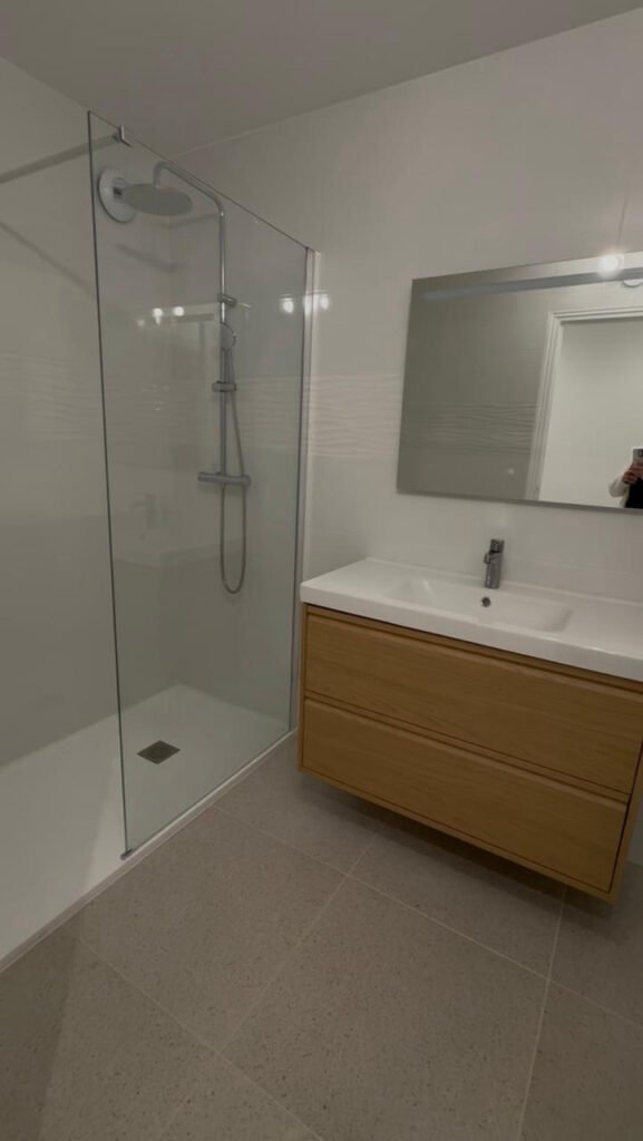 salle de bain avant rénovation — appartement à Nice